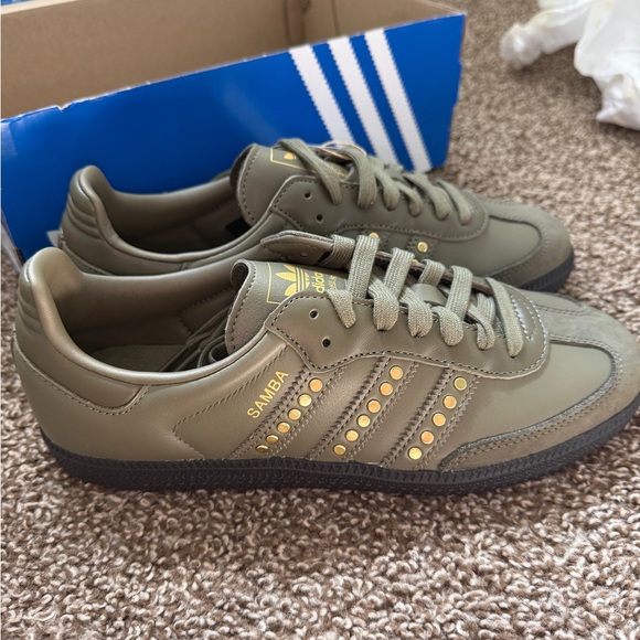 Adidas Green and Gold Sneakers - Picture 3 of 8